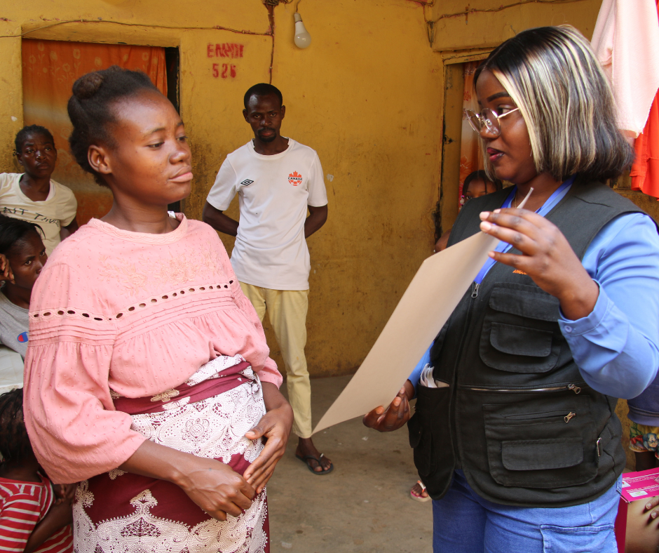 Pregnant woman receiving awareness about the importance of prenatal care